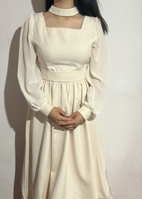 платье молочного цвета