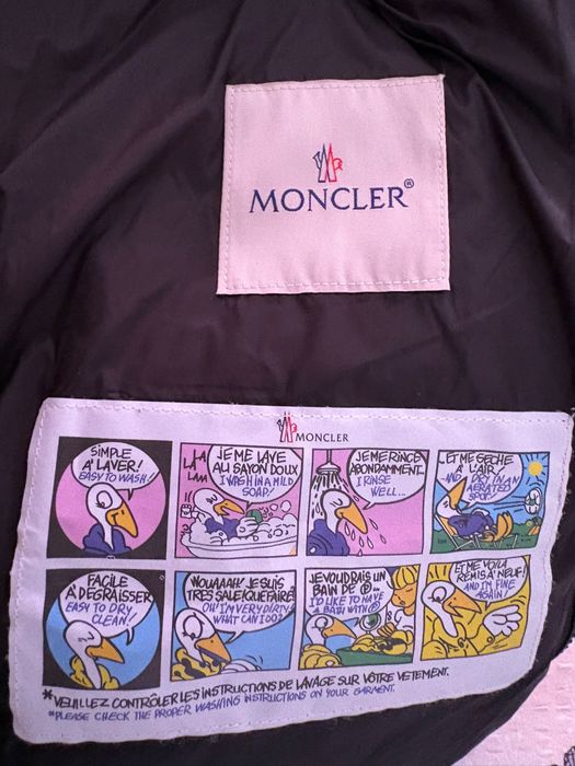 Vestă Moncler cu glugă- Moncler Bormes Hooded Down Gilet
