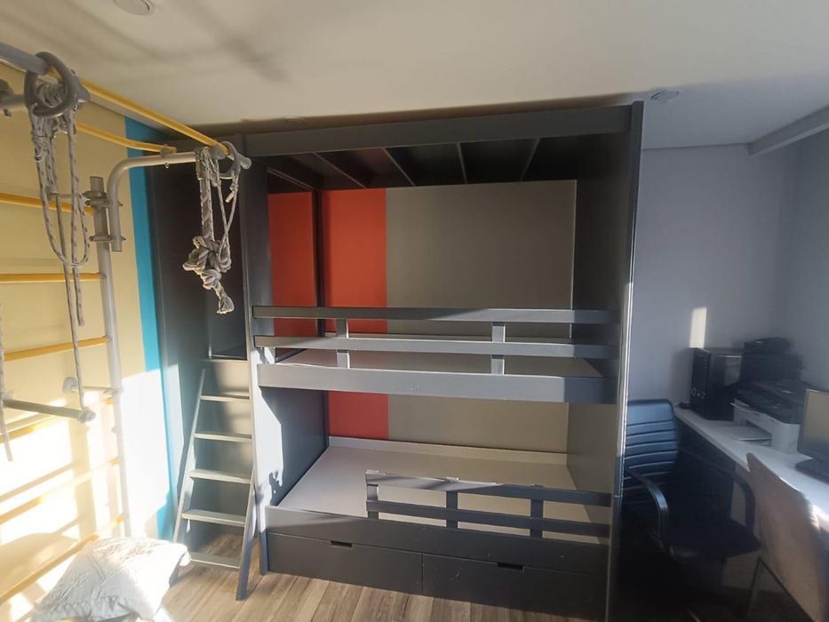 Двухъярусная кровать