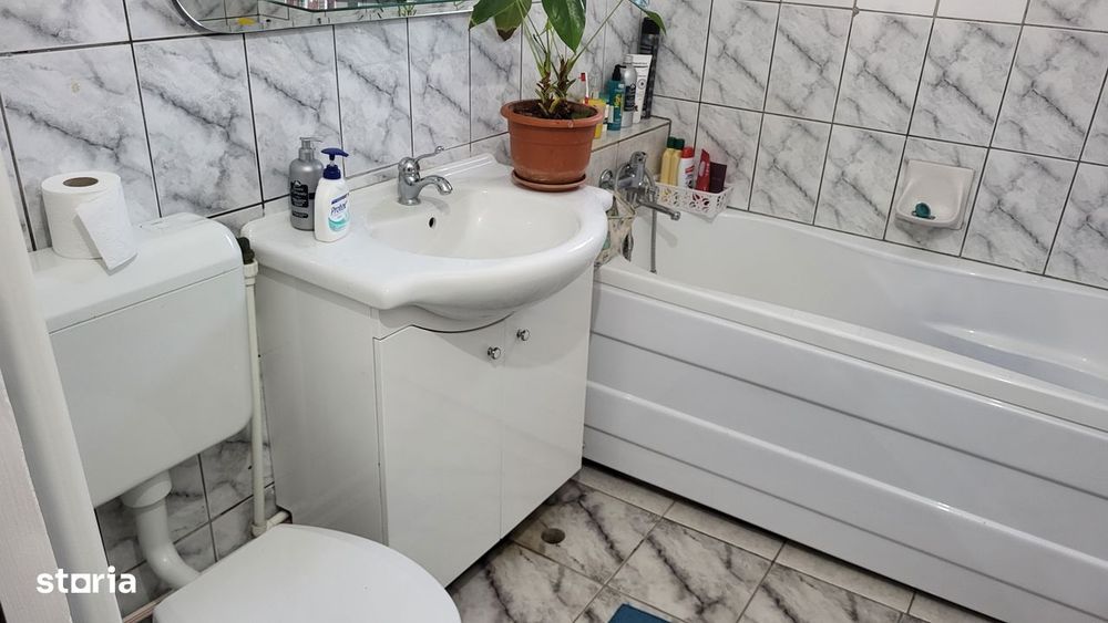 Apartament 3 camere, balcon și debara, etaj 3