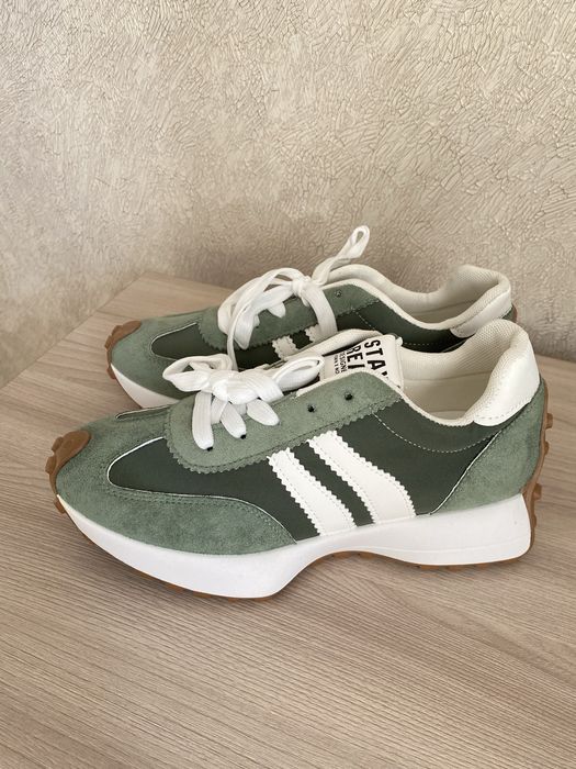 Продам кроссовки новые