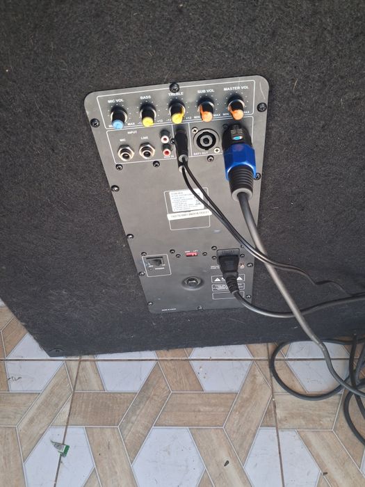 Vând bas activ 1200W difuzor de 18