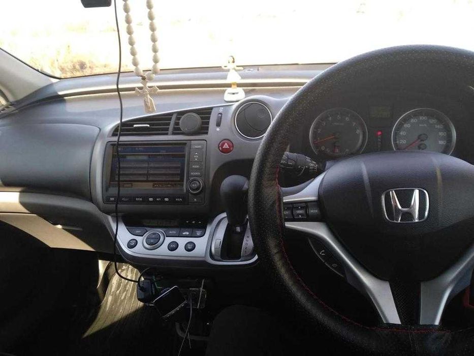 Хонда стрим 2010