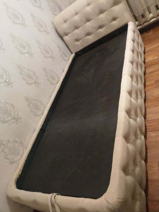 Кровать с матрасом