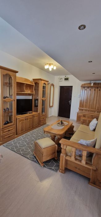 Inchiriez apartament cu 3 camere