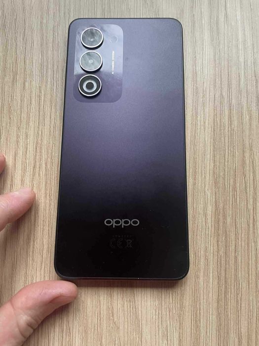 Vând Oppo A5 de 128 GB telefonul funcționează impecabil