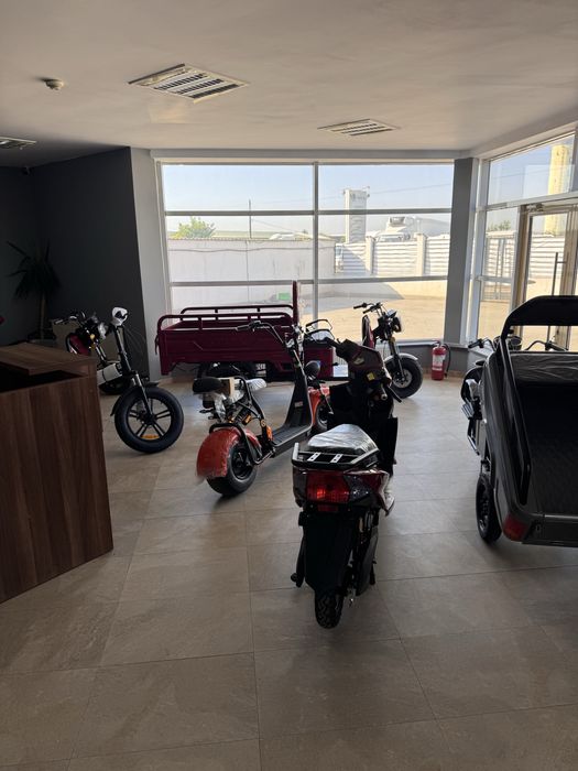 Scuter Electric Voltarom VS1 MODEL 2025, 2000W, Fara Permis, autonomie pana la 80 km, Visiniu, nou factura
