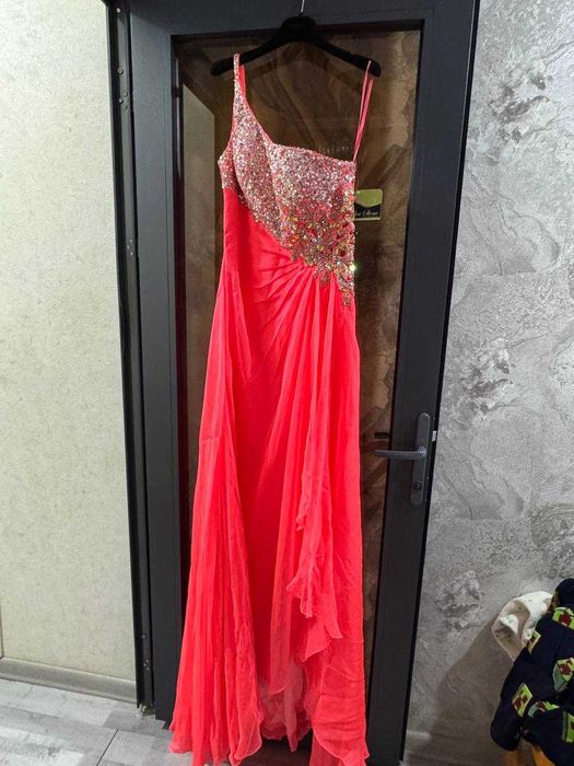 Женская одежда вечерние платья