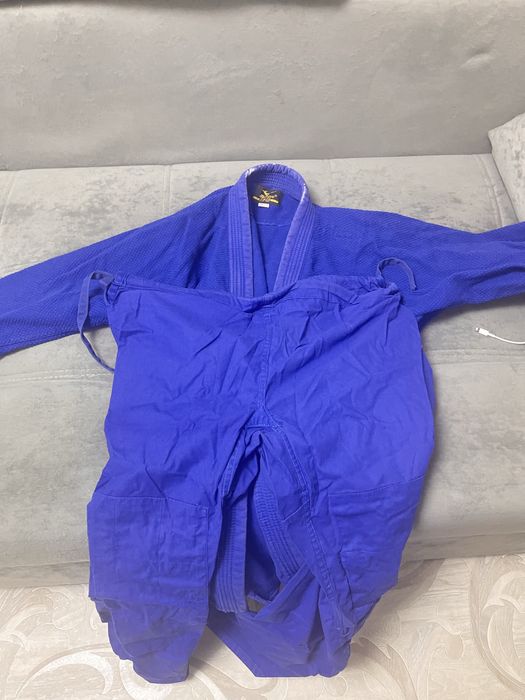 Продаю комплект спорт одежды