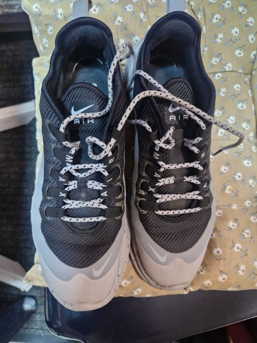 Продават се мъжки маратонки Nike