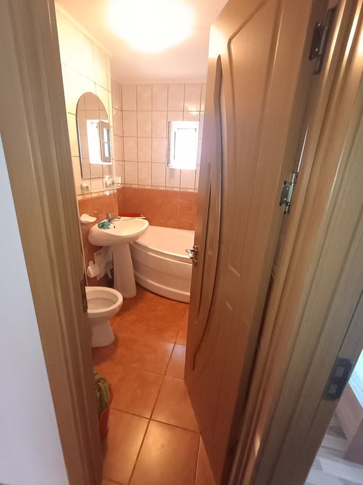 Apartament 2 camere 53 mp, semidecomandat,et 1,Str Împărat Traian (in spatele scolii 11)