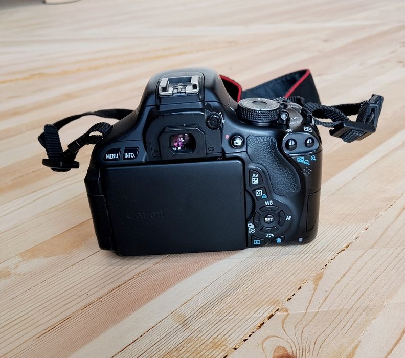 Фотоаппарат Canon EOS 600 D Б/У с обьективом