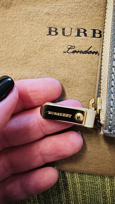 Portofel Burberry gri lucios