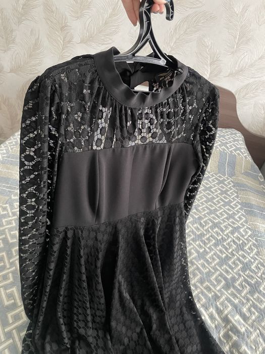 Продам платье вечернее 10000…………………………………………