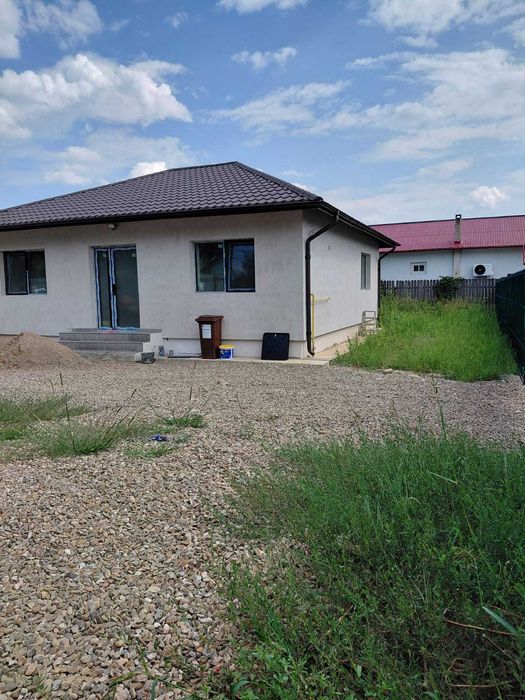 Casa noua de vanzare