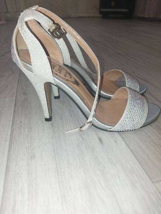 Продам босоножки!!!