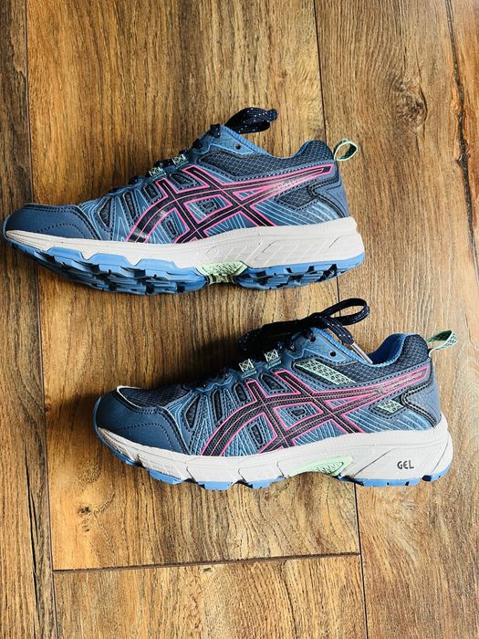 Сини Asics unisex.