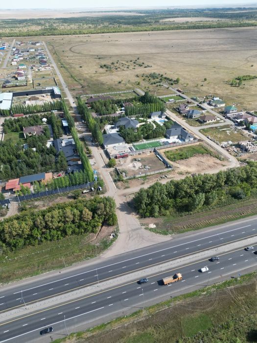 Вдоль асфальта с газом участки