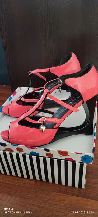 Красиви и интересни сандали. НОВИ!