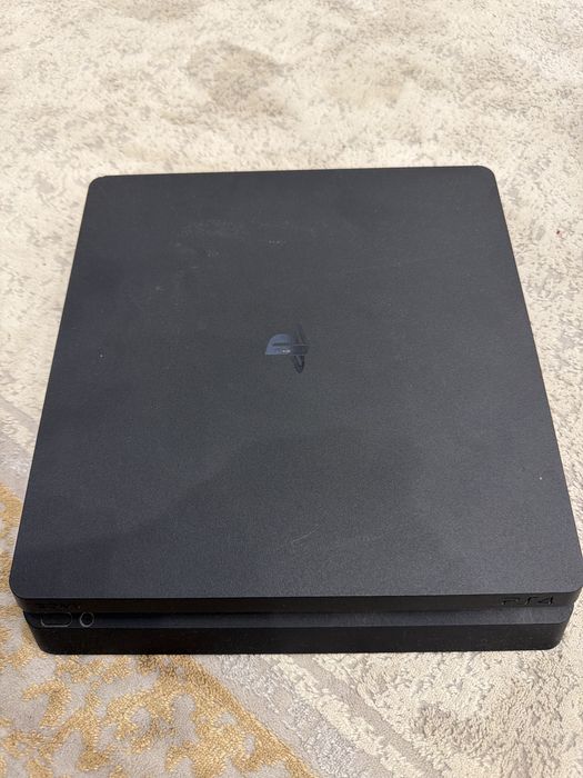 Playstation 4 slim