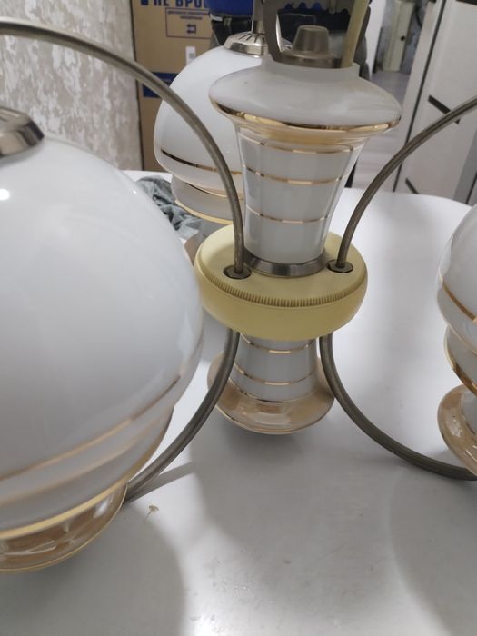 Люстра в хорошем состоянии