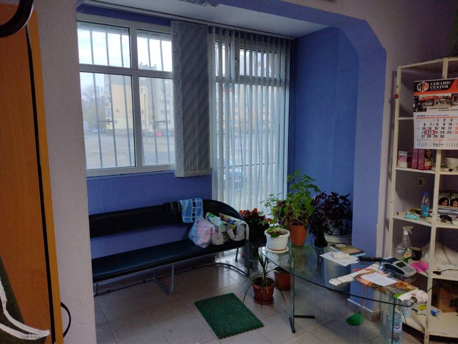 Фризьорски салон/Търговско помещение  под наем