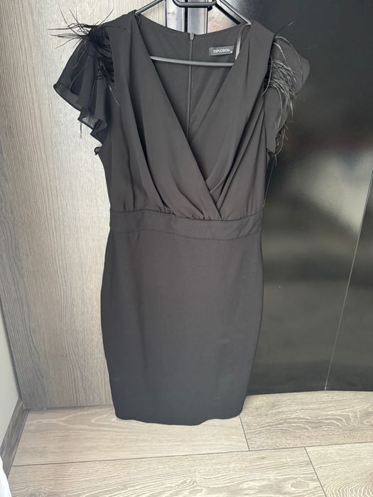 Чисто нова дамска рокля с пера