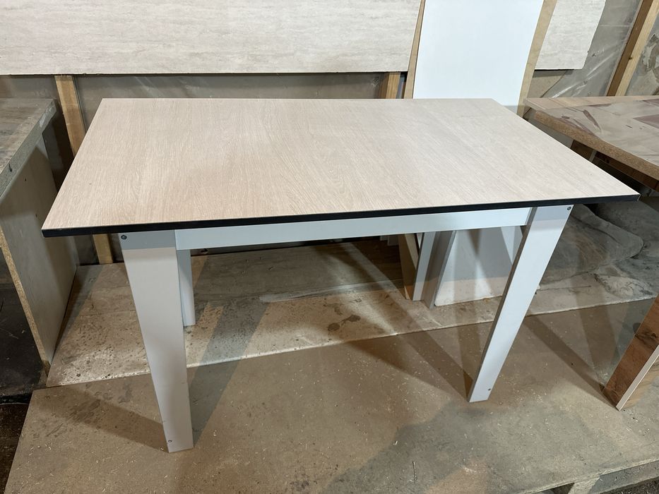 Столы и табуретки