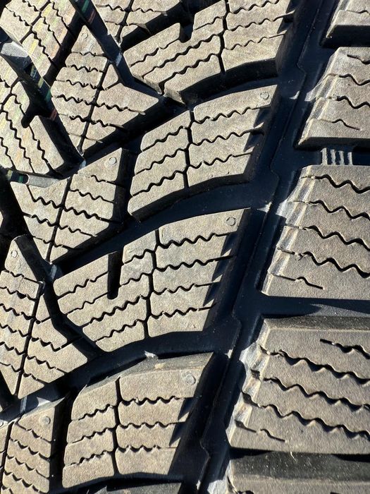 Anvelope 235 60 18 Dunlop 2023 Noi