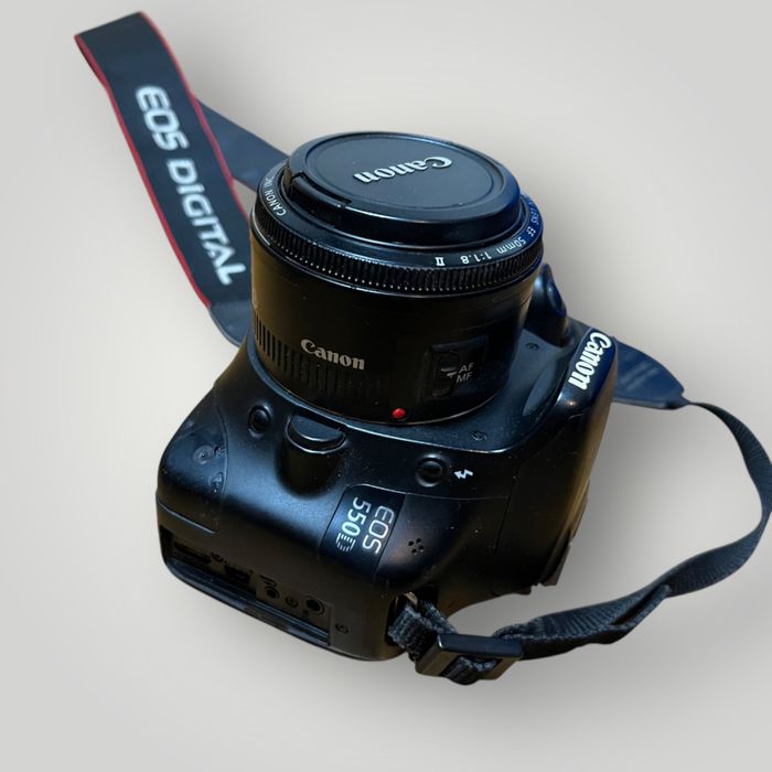 Продавам Canon 550D  + Обектив + Батерия + Зарядно