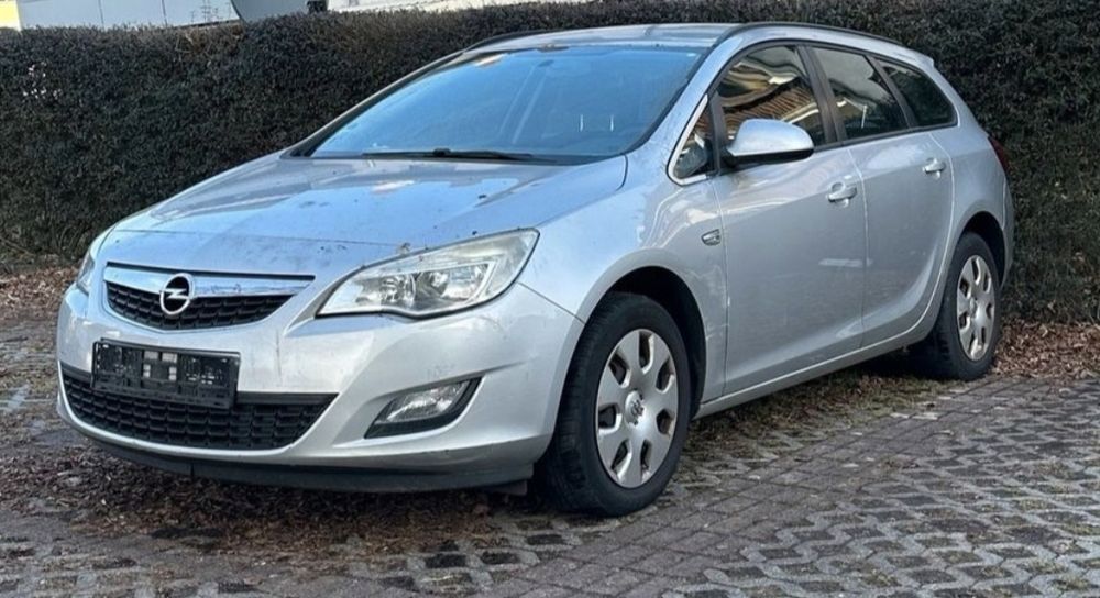 Vând piese pentru Opel Astra