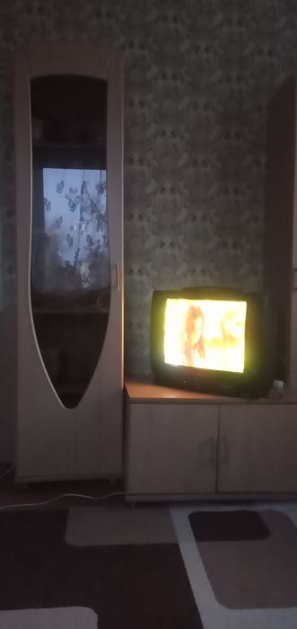 Стенка ,удобная в расположении ,вместмтельная