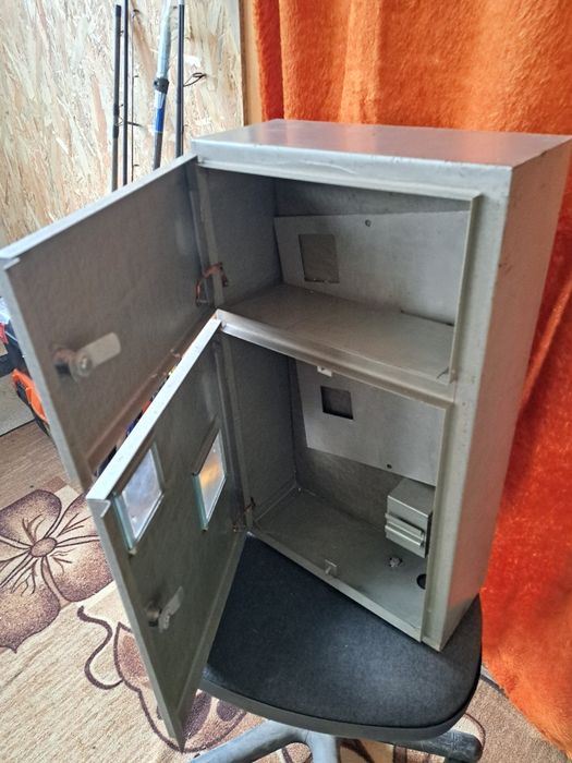 Продавам метално табло