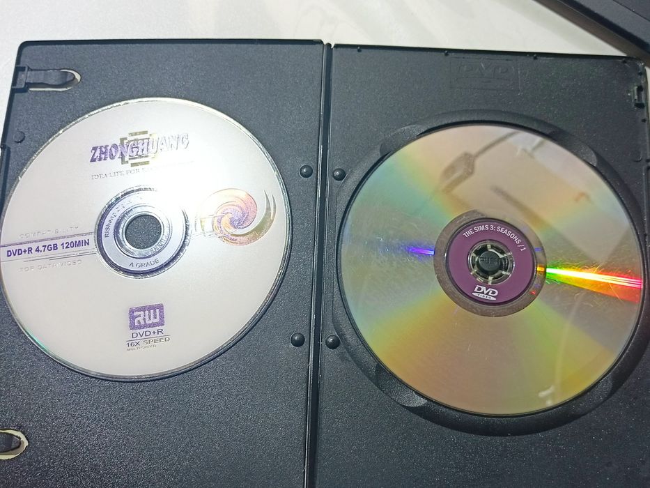 Диски с играми: Generals , СПАРТА , Stronghold , Sims 3 , Prototype.