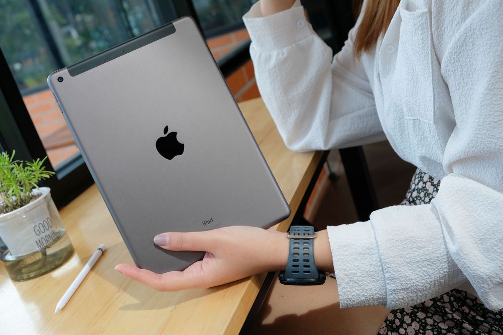 Ipad 9 (model 2021), cumparata in 2025 nouă, 64Gb ram, full box,