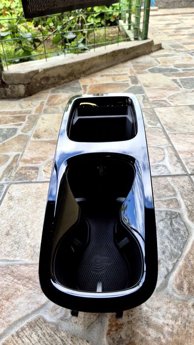 VW ID 3 центр.конзола,инд.зарядно,usb port,cup holder,антена и кука.