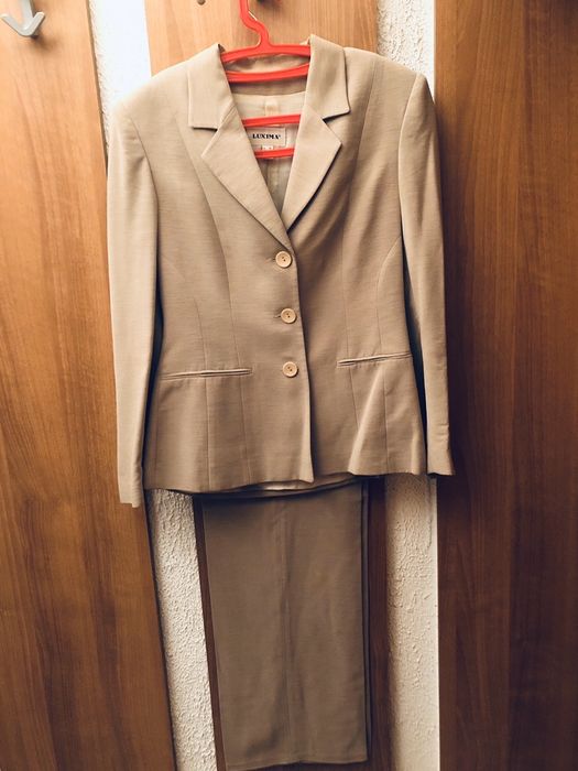 Дамски костюми