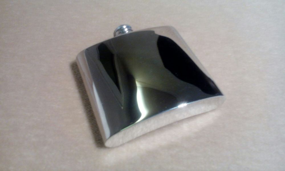 Метална бутилка за алкохол