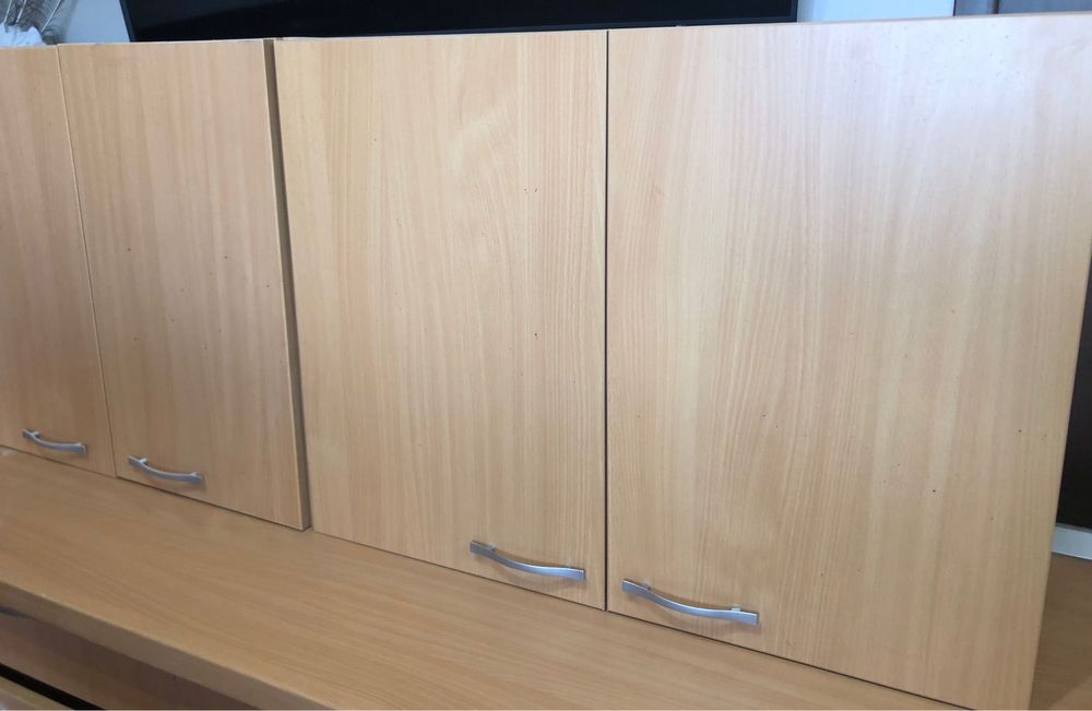 De vânzare mobilă de bucătărie – realizată la comandă