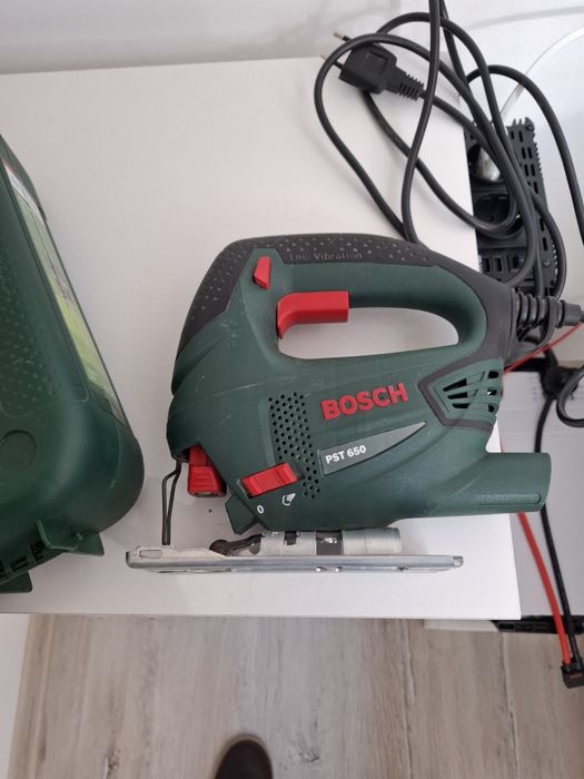 Vînd ferăstrău Bosch 500w