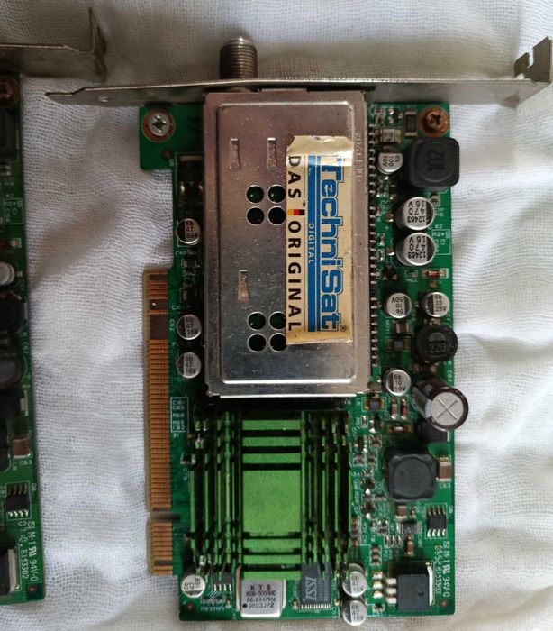 Комплект для спутникового ТВ и интернета (DVB-карты + пульты к ним)