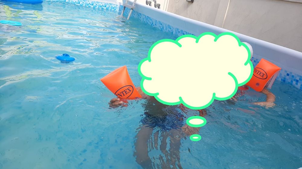 Vând piscina  exterioara