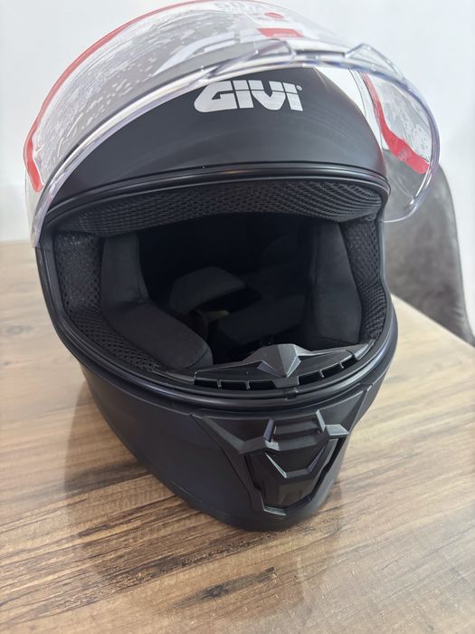 Чисто нова каска за мотор Givi