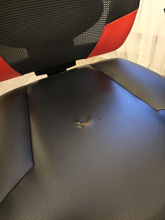 Продам игровое кресло Aerocool Guardian-Champion Red