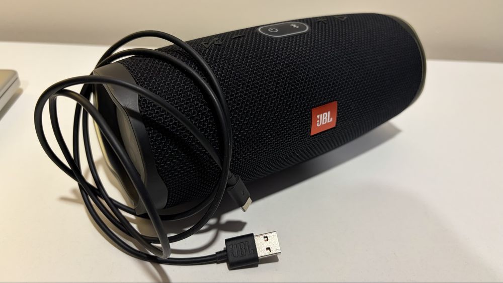 JBL Charge 4 черная