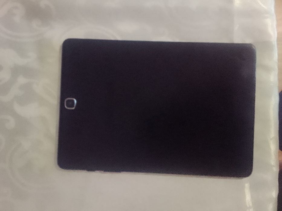 Vând tableta Samsung Galaxy Tab A