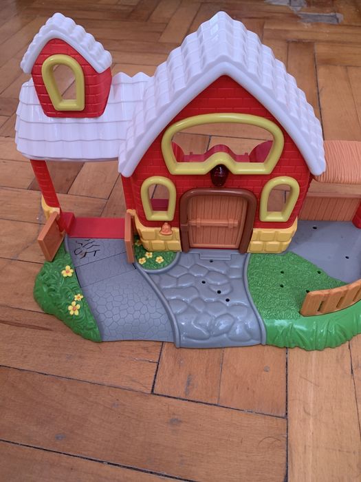Casuta  pentru copiii din plastic