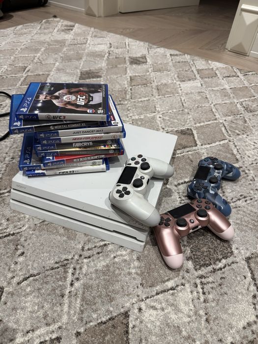 Ps4 pro 1 TB с играми и джостиками