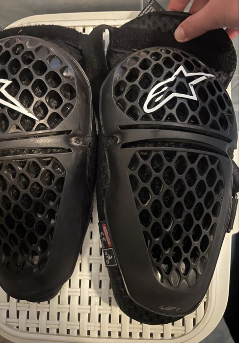 Protectii de genunchi Alpinestars