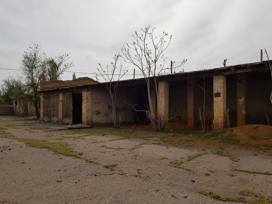 Продается двухэтажное здание с участком  в Бостанлыкском районе